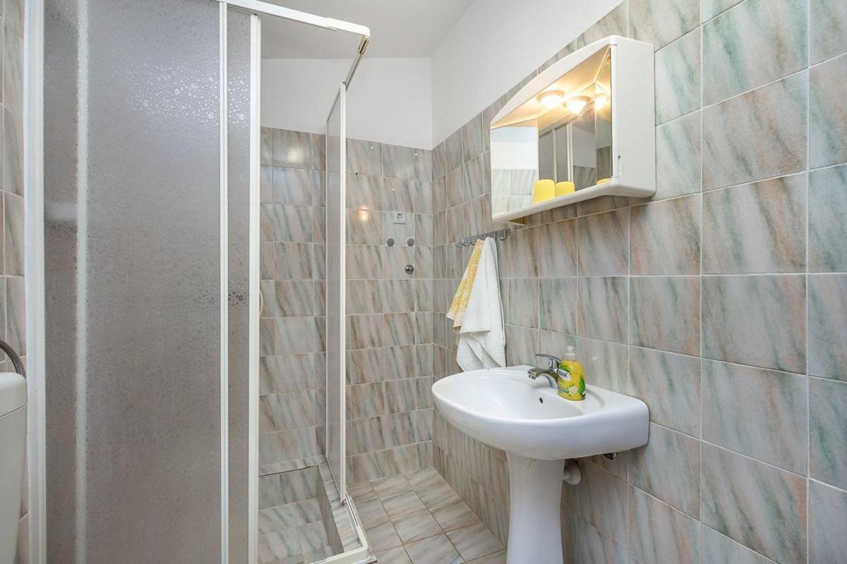 Apartments Dragica Valbandon Luaran gambar
