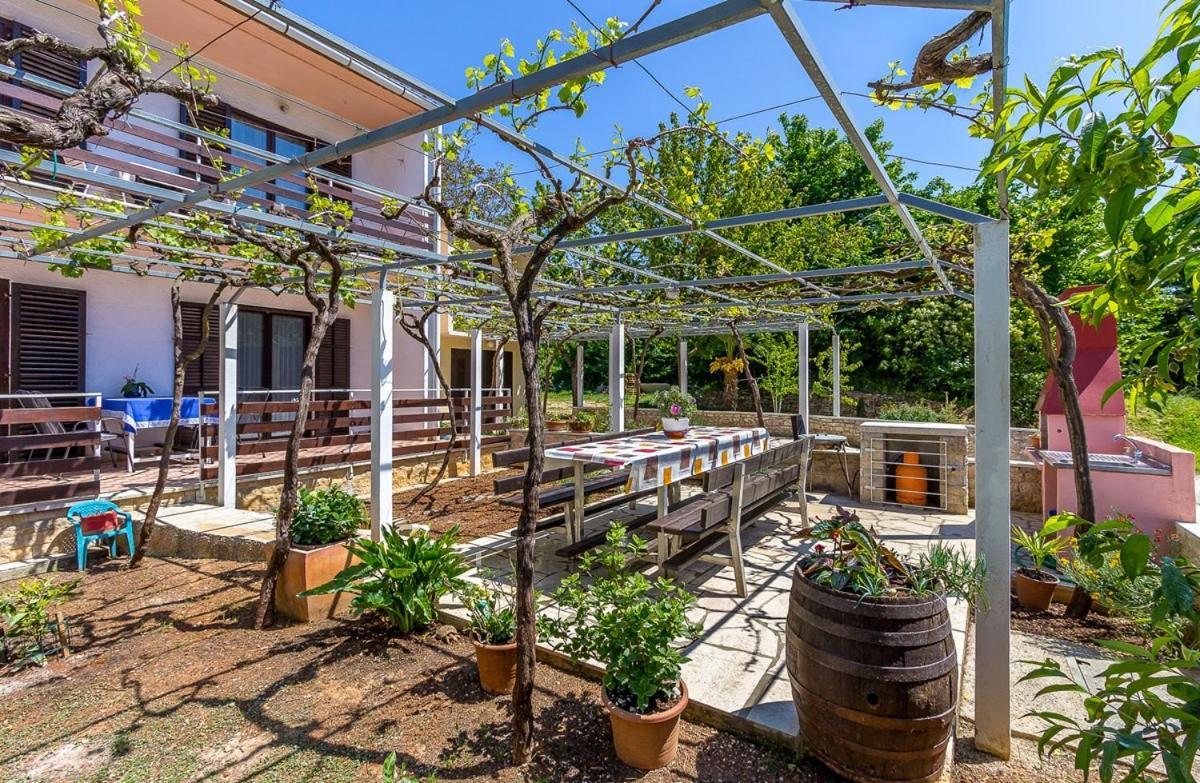 Apartments Dragica Valbandon Luaran gambar